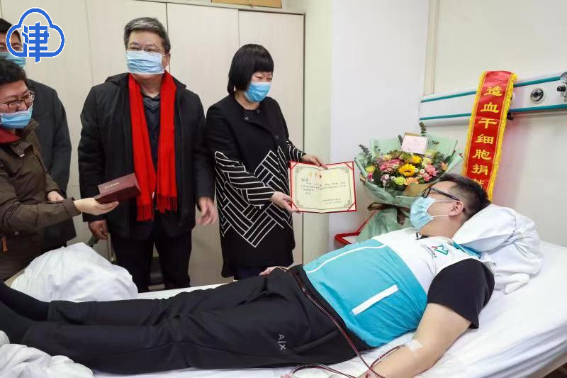 这位老师刚开学就请假 却得到多方点赞
