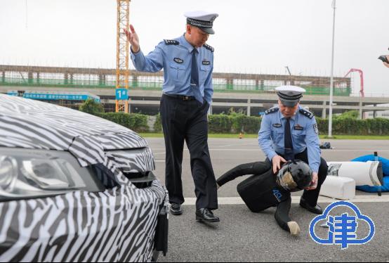 天津交警开讲交通安全开学第一课全国青少年共享文明平安出行