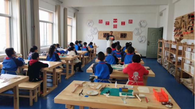 静海融媒记者在镇原丨以爱之名打造创意之家，让镇原学子传承匠心、逐梦未来