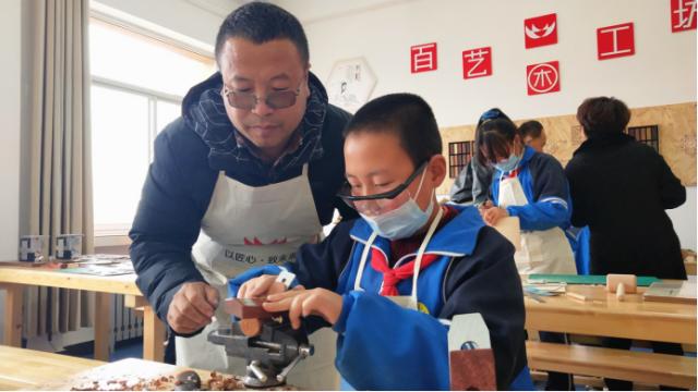 静海融媒记者在镇原丨以爱之名打造创意之家，让镇原学子传承匠心、逐梦未来
