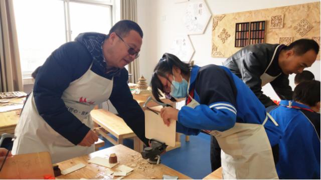 静海融媒记者在镇原丨以爱之名打造创意之家，让镇原学子传承匠心、逐梦未来