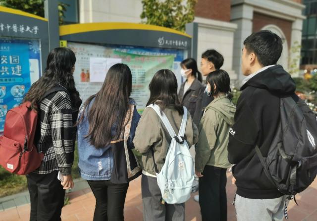 今日，静海区区、乡镇正式代表候选人名单张榜公布