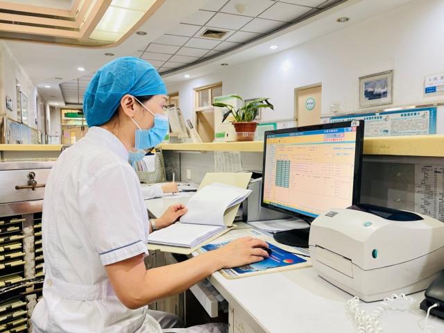 看！这就是医者仁心、党员本色