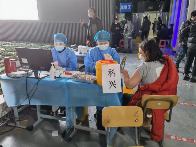 接种“加强针”为疫情防控贡献“一臂之力”