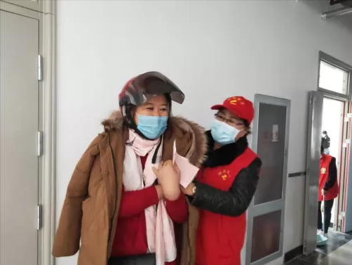 创文创卫进行时丨赞！寒冬中又见那抹“志愿红”