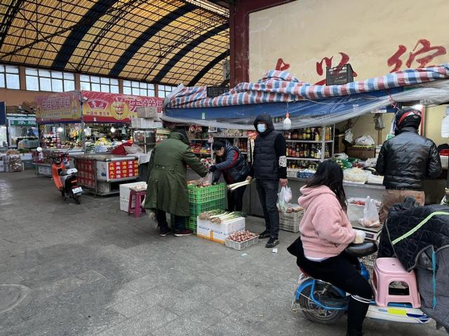 全区各大商超、菜市场备货充足