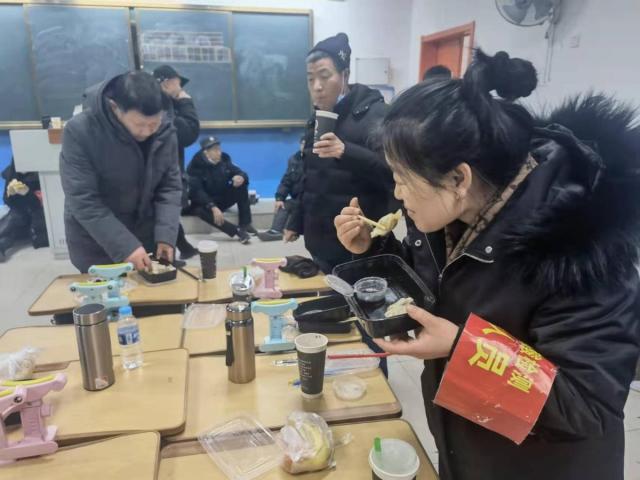 你为疫情不顾身 有人问你饭可温