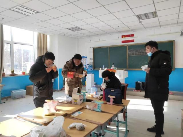 你为疫情不顾身 有人问你饭可温