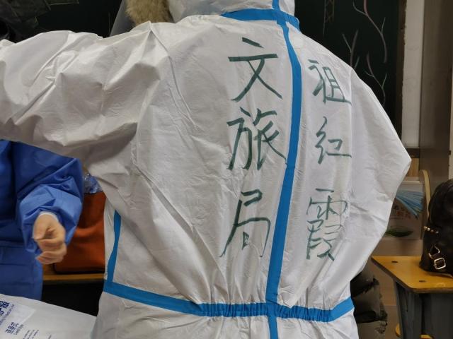 核酸大筛中两代人的故事