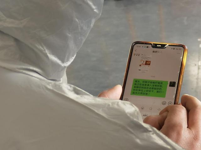 核酸大筛中两代人的故事