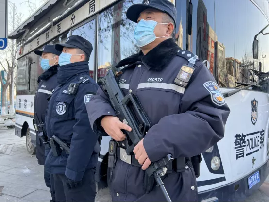新春我在岗丨忠诚坚守，铸就最美“警”色