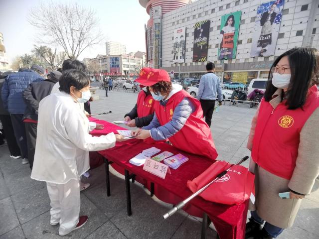 学习雷锋好榜样，感受身边的“雷锋”