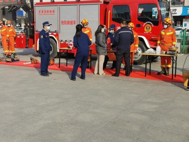学习雷锋好榜样，感受身边的“雷锋”