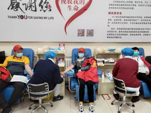 撸袖献血，学雷锋的静海暖意融融