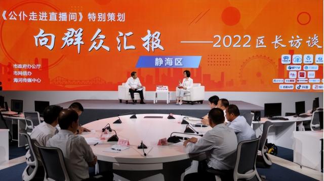 金汇江走进直播间参加“向群众汇报—2022区长访谈”直播节目