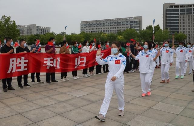 刘春雷金汇江率队迎接最美逆行者 34名援沪英雄凯旋 欢迎你们回家