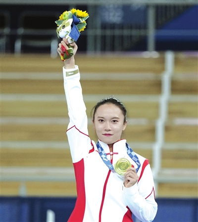 东京奥运会女子蹦床冠军朱雪莹在跌倒的地方一飞冲天