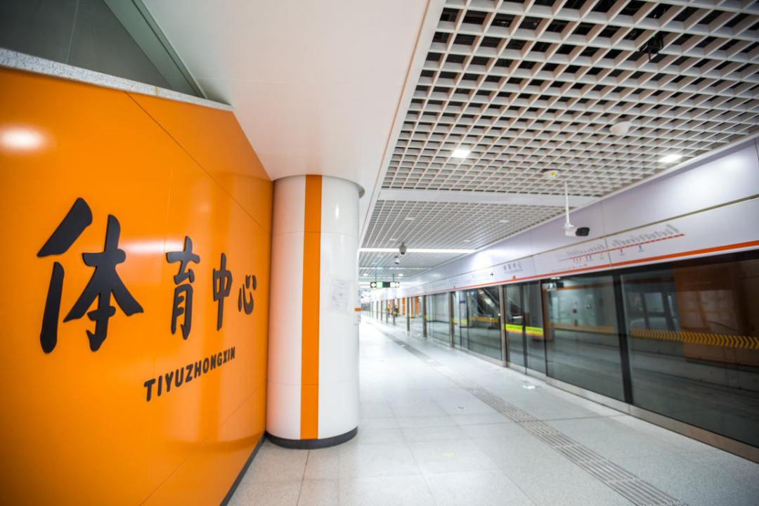 南翠屏站,迎风道站,红旗南路站,一中心医院站,天拖站,鞍山西道站,宜宾