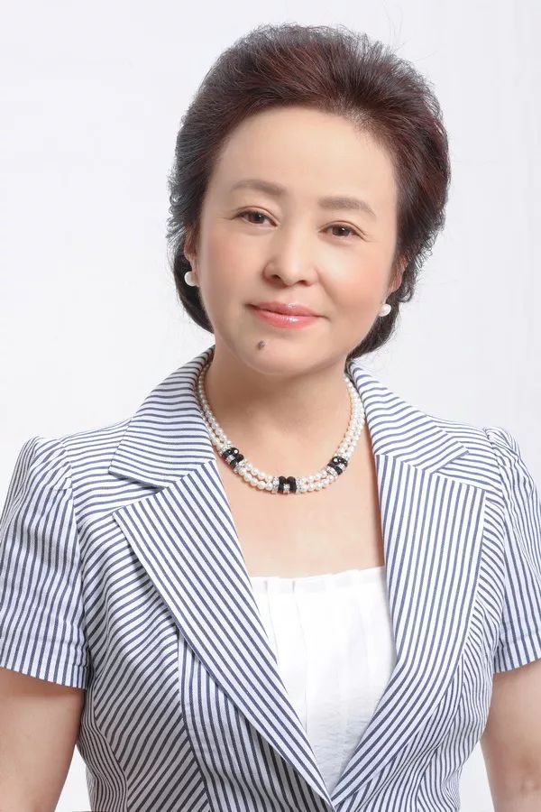 朱明瑛编辑 | 顾颖综合 | 天津日报 艺绽 民歌中国 向经典致敬 作家