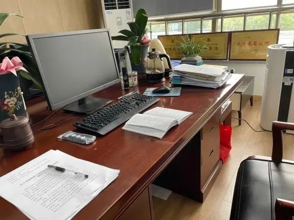 眼镜他的电话就是辖区110""有问题,找虎哥被公安机关依法刑事拘留涉嫌