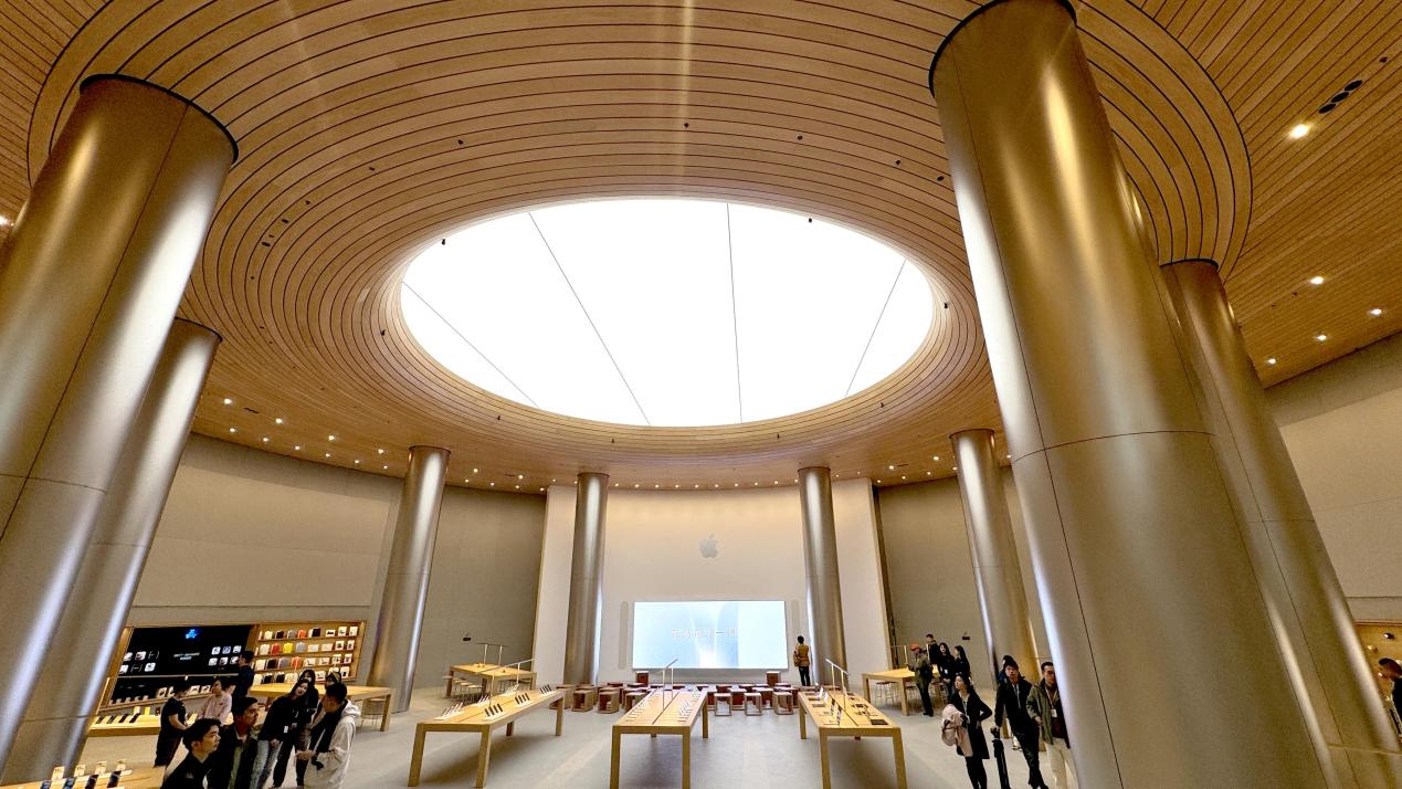 アップルの静安直営店が3月21日にオープンクックは上海に姿を現した