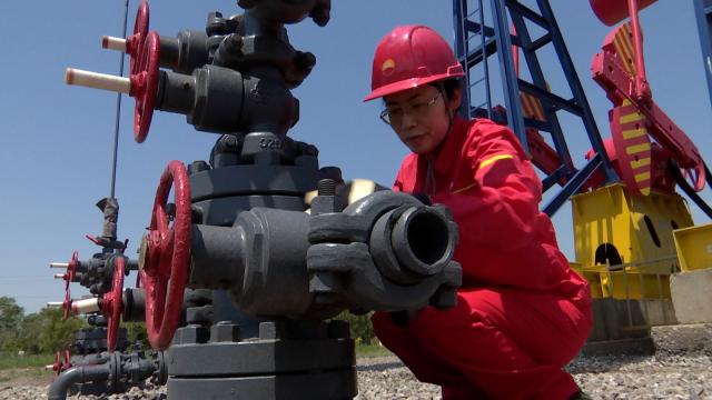 "蒸"战高温 "暑"你最美 大港石油人高温下坚守一线